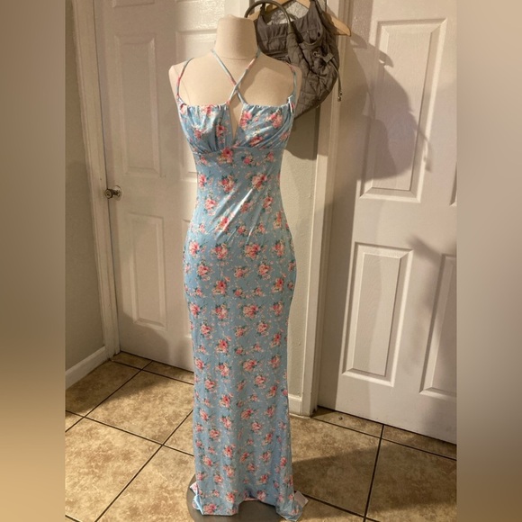 PARTHEA Solid Ruched Bodycon Dress - Picture 4 of 8